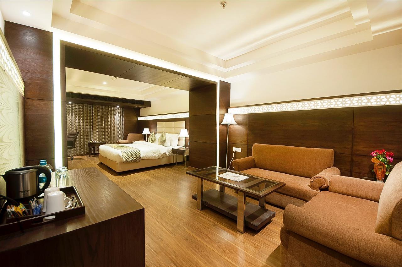 The Palm Court Hotel Лудяна Екстериор снимка